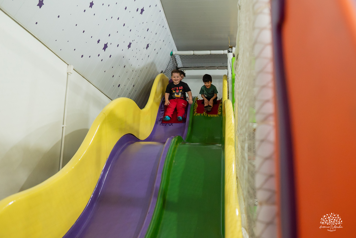 aniversário infantil - fotografia de aniversário - fotógrafo infantil - festa de criança - momentos espontâneos - memórias de infância - fotografia de família - fotografia documental e de eventos - salão Arte e Riso - Pelotas- Antonio Rocha Fotografias