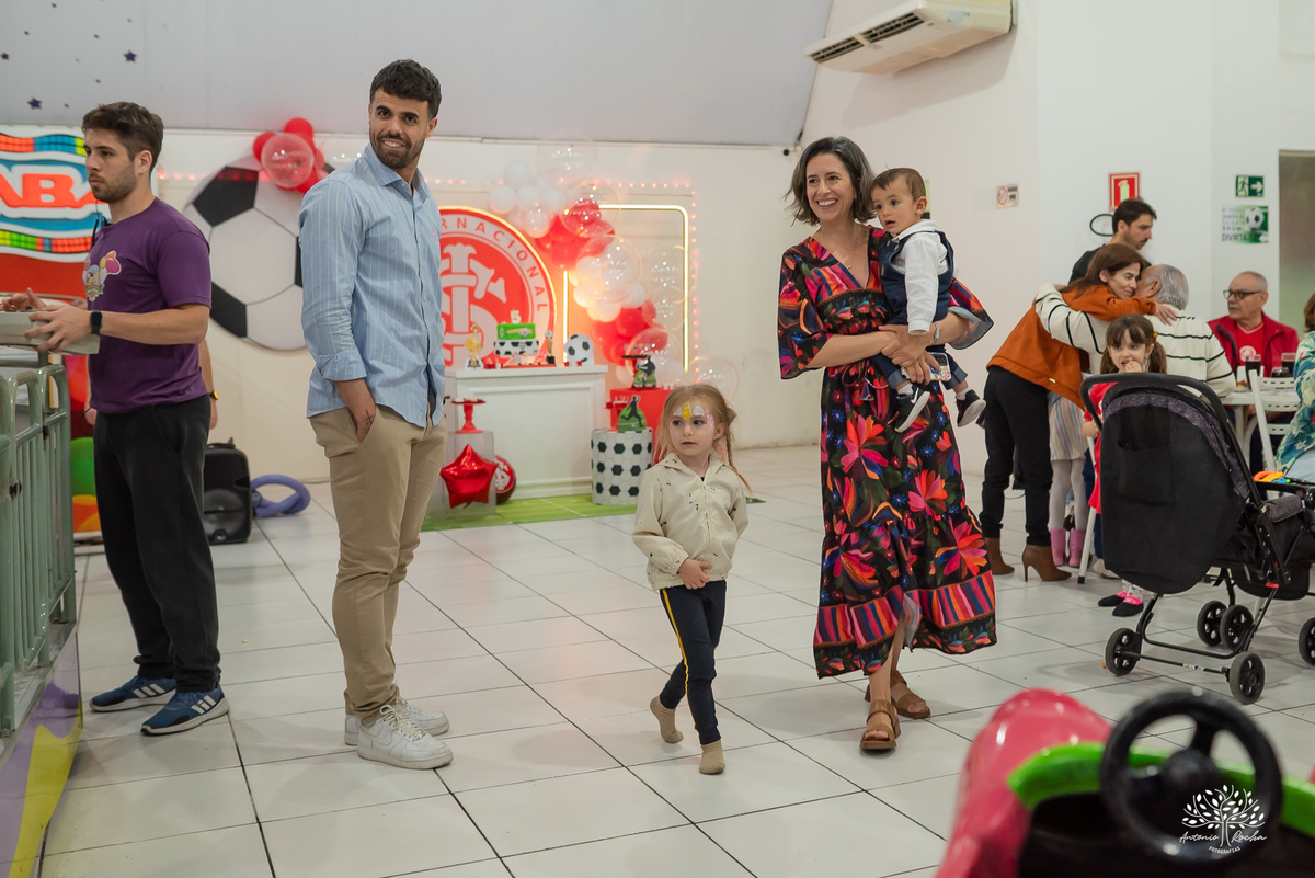 aniversário infantil - fotografia de aniversário - fotógrafo infantil - festa de criança - momentos espontâneos - memórias de infância - fotografia de família - fotografia documental e de eventos - salão Arte e Riso - Pelotas- Antonio Rocha Fotografias