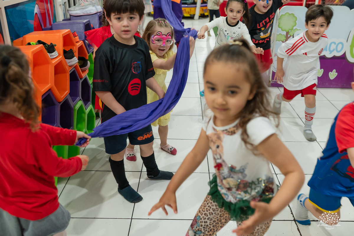 aniversário infantil - fotografia de aniversário - fotógrafo infantil - festa de criança - momentos espontâneos - memórias de infância - fotografia de família - fotografia documental e de eventos - salão Arte e Riso - Pelotas- Antonio Rocha Fotografias