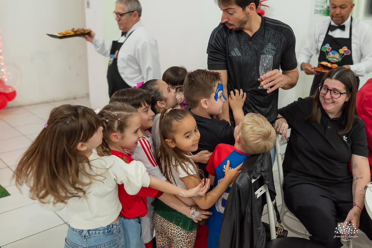 aniversário infantil - fotografia de aniversário - fotógrafo infantil - festa de criança - momentos espontâneos - memórias de infância - fotografia de família - fotografia documental e de eventos - salão Arte e Riso - Pelotas- Antonio Rocha Fotografias