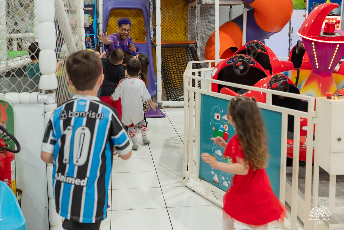 aniversário infantil - fotografia de aniversário - fotógrafo infantil - festa de criança - momentos espontâneos - memórias de infância - fotografia de família - fotografia documental e de eventos - salão Arte e Riso - Pelotas- Antonio Rocha Fotografias