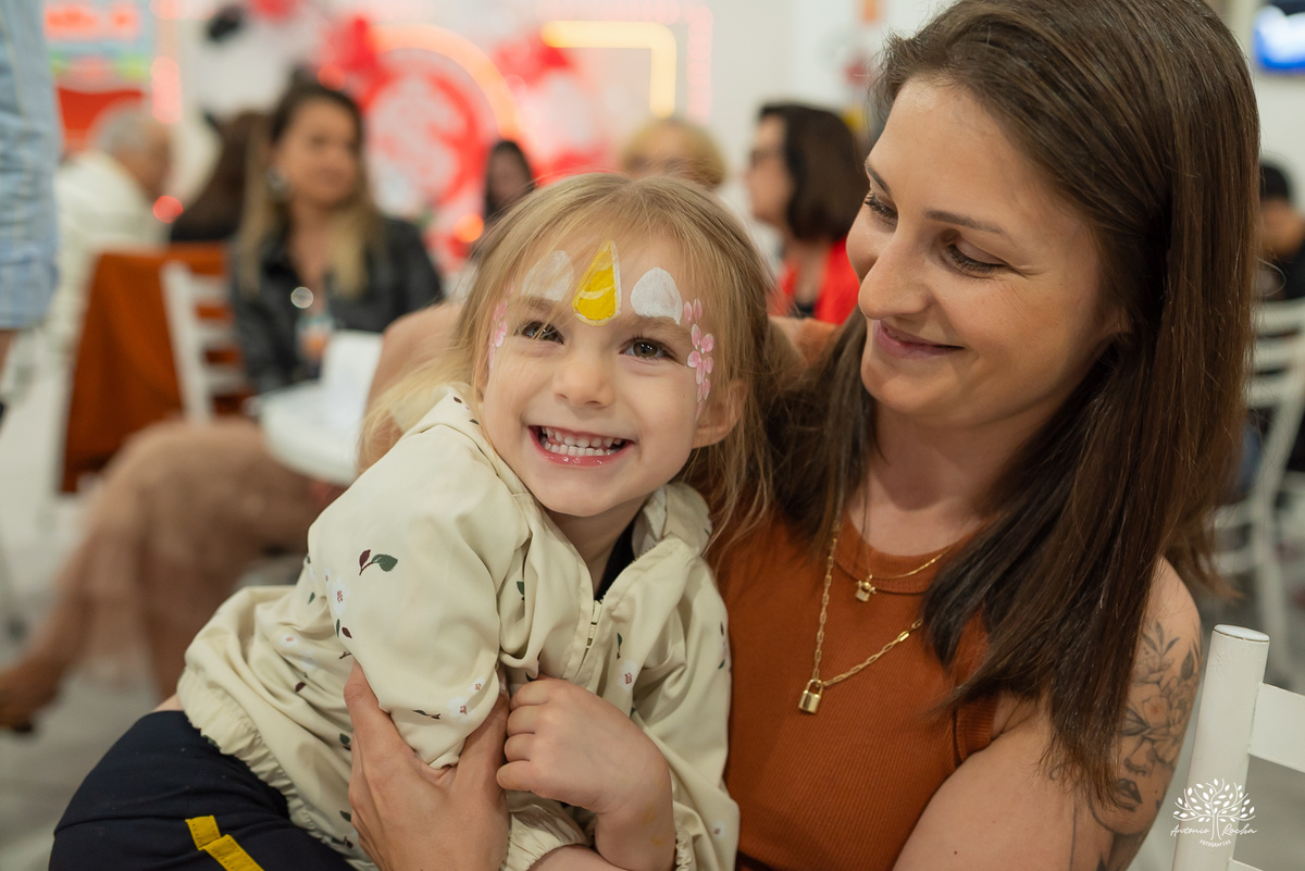 aniversário infantil - fotografia de aniversário - fotógrafo infantil - festa de criança - momentos espontâneos - memórias de infância - fotografia de família - fotografia documental e de eventos - salão Arte e Riso - Pelotas- Antonio Rocha Fotografias
