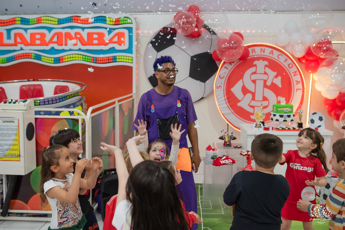 aniversário infantil - fotografia de aniversário - fotógrafo infantil - festa de criança - momentos espontâneos - memórias de infância - fotografia de família - fotografia documental e de eventos - salão Arte e Riso - Pelotas- Antonio Rocha Fotografias