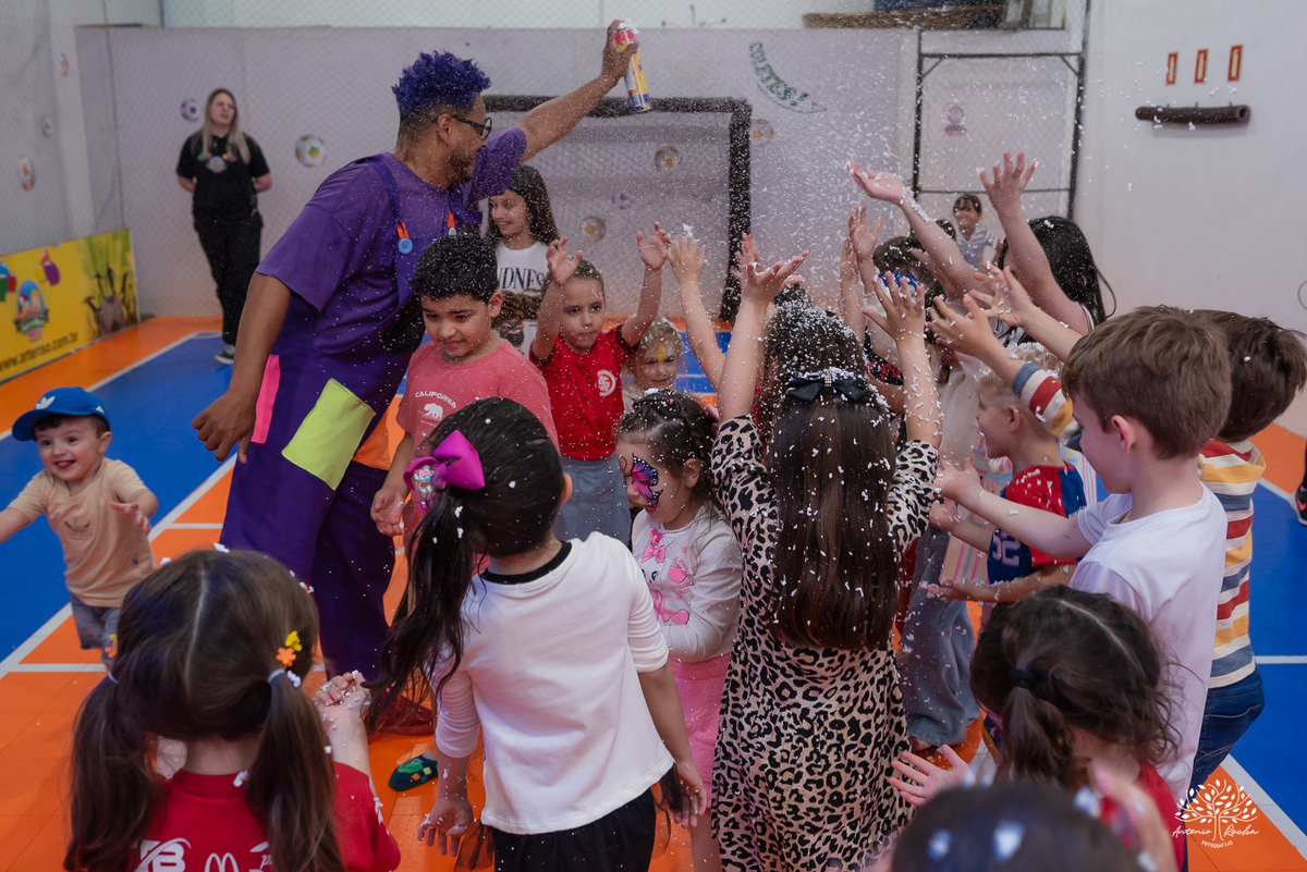 aniversário infantil - fotografia de aniversário - fotógrafo infantil - festa de criança - momentos espontâneos - memórias de infância - fotografia de família - fotografia documental e de eventos - salão Arte e Riso - Pelotas- Antonio Rocha Fotografias