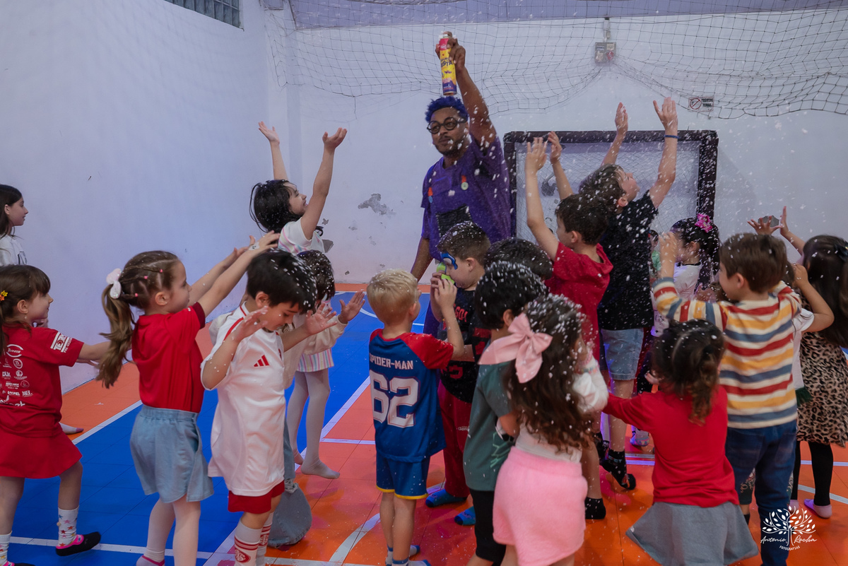aniversário infantil - fotografia de aniversário - fotógrafo infantil - festa de criança - momentos espontâneos - memórias de infância - fotografia de família - fotografia documental e de eventos - salão Arte e Riso - Pelotas- Antonio Rocha Fotografias