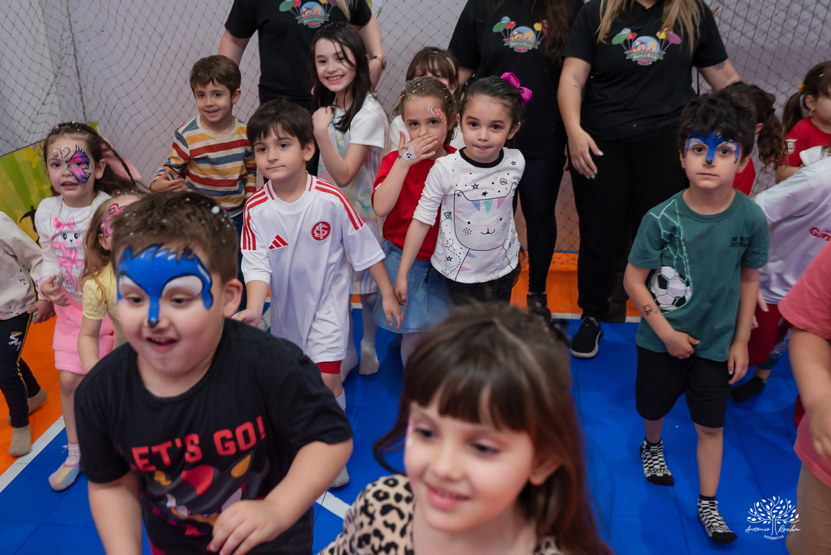 aniversário infantil - fotografia de aniversário - fotógrafo infantil - festa de criança - momentos espontâneos - memórias de infância - fotografia de família - fotografia documental e de eventos - salão Arte e Riso - Pelotas- Antonio Rocha Fotografias