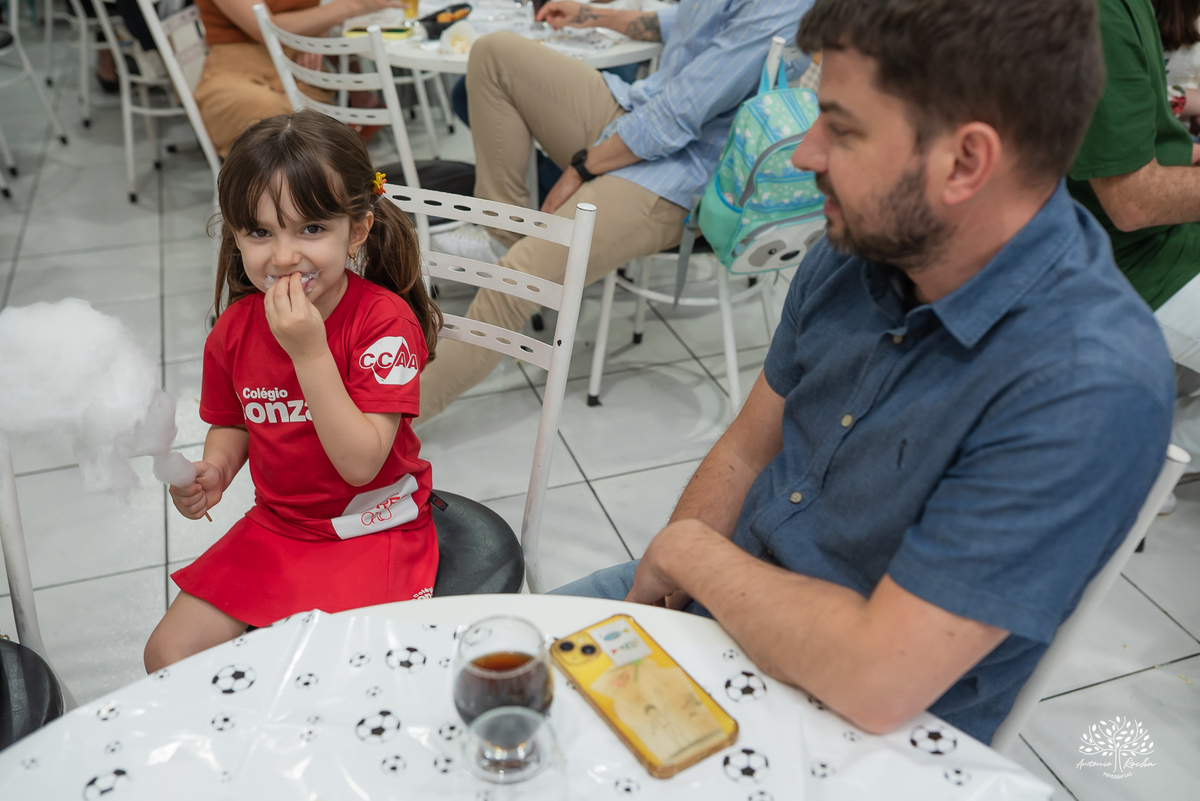 aniversário infantil - fotografia de aniversário - fotógrafo infantil - festa de criança - momentos espontâneos - memórias de infância - fotografia de família - fotografia documental e de eventos - salão Arte e Riso - Pelotas- Antonio Rocha Fotografias