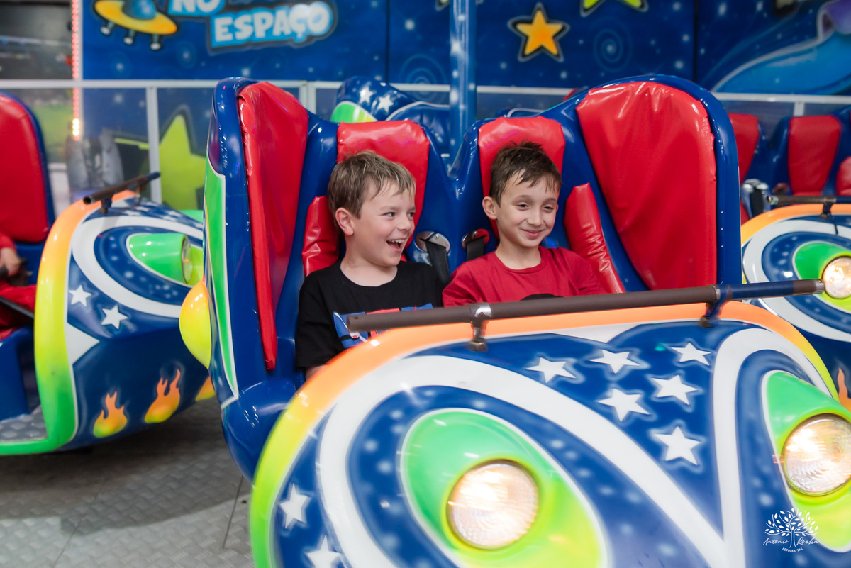 aniversário infantil - fotografia de aniversário - fotógrafo infantil - festa de criança - momentos espontâneos - memórias de infância - fotografia de família - fotografia documental e de eventos - salão Arte e Riso - Pelotas- Antonio Rocha Fotografias
