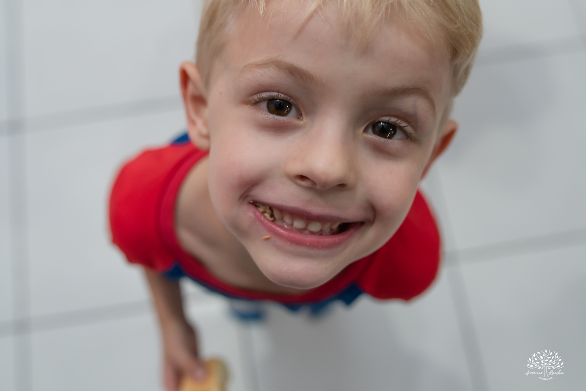 aniversário infantil - fotografia de aniversário - fotógrafo infantil - festa de criança - momentos espontâneos - memórias de infância - fotografia de família - fotografia documental e de eventos - salão Arte e Riso - Pelotas- Antonio Rocha Fotografias