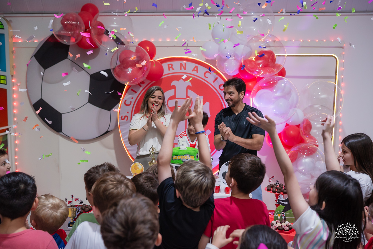aniversário infantil - fotografia de aniversário - fotógrafo infantil - festa de criança - momentos espontâneos - memórias de infância - fotografia de família - fotografia documental e de eventos - salão Arte e Riso - Pelotas- Antonio Rocha Fotografias