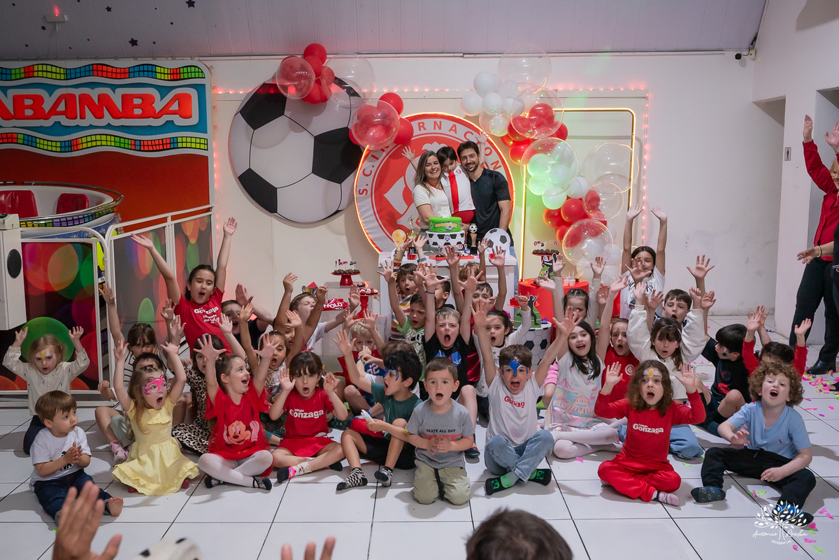 aniversário infantil - fotografia de aniversário - fotógrafo infantil - festa de criança - momentos espontâneos - memórias de infância - fotografia de família - fotografia documental e de eventos - salão Arte e Riso - Pelotas- Antonio Rocha Fotografias