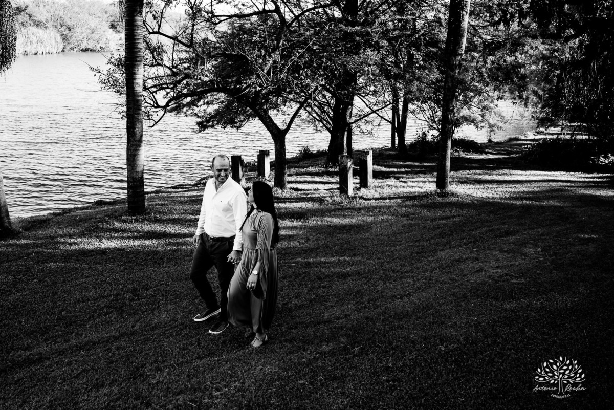 ensaio pré wedding - fotografia de casal - pré casamento Pelotas - Charqueada Santa Rita - Pousada Santa Rita - fotos românticas - pôr do sol - fotógrafo Antonio Rocha - ensaio Maria e Rodrigo - casal do Uruguay - amor - Pelotas RS - fotógrafo casamento