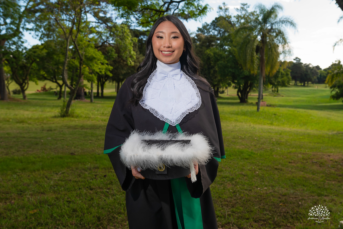 formatura em medicina-ensaio pré-formatura-prova de toga-fotografia de formatura-fotógrafo em Pelotas-fotografia emocional-memórias afetivas-conquista acadêmica-médica formada-sessão fotográfica-fotografia profissional - Guadalajara - Clube Campestre