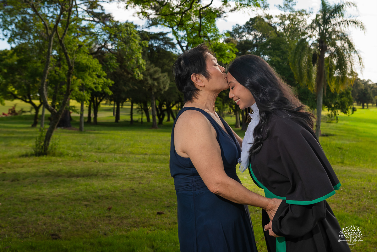 formatura em medicina-ensaio pré-formatura-prova de toga-fotografia de formatura-fotógrafo em Pelotas-fotografia emocional-memórias afetivas-conquista acadêmica-médica formada-sessão fotográfica-fotografia profissional - Guadalajara - Clube Campestre