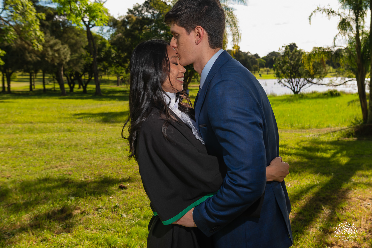 formatura em medicina-ensaio pré-formatura-prova de toga-fotografia de formatura-fotógrafo em Pelotas-fotografia emocional-memórias afetivas-conquista acadêmica-médica formada-sessão fotográfica-fotografia profissional - Guadalajara - Clube Campestre