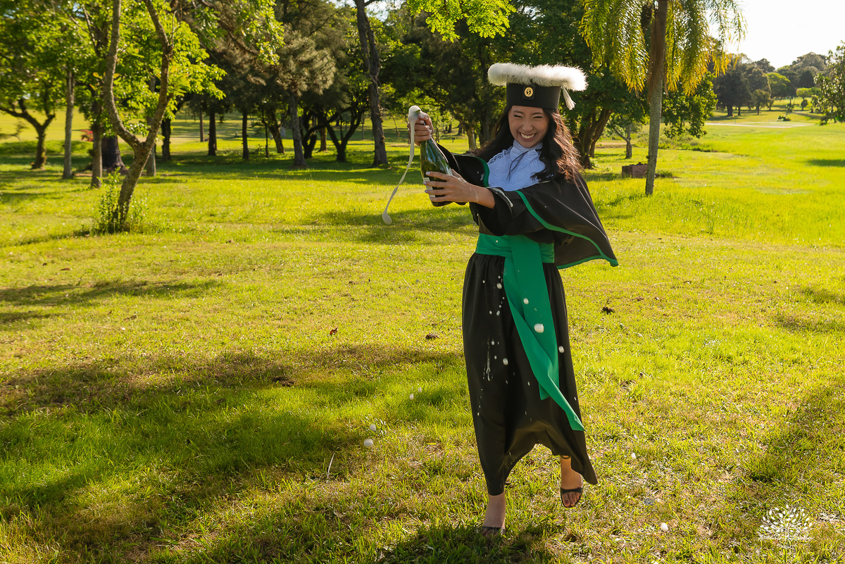 formatura em medicina-ensaio pré-formatura-prova de toga-fotografia de formatura-fotógrafo em Pelotas-fotografia emocional-memórias afetivas-conquista acadêmica-médica formada-sessão fotográfica-fotografia profissional - Guadalajara - Clube Campestre