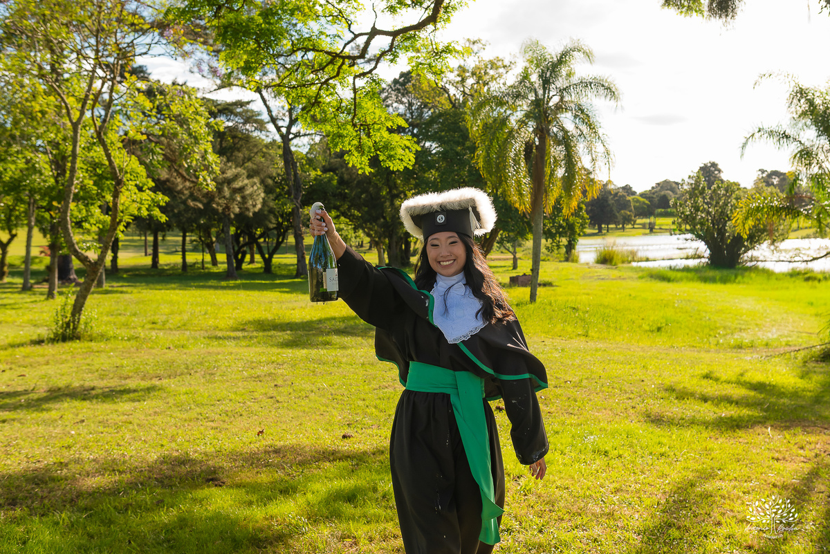 formatura em medicina-ensaio pré-formatura-prova de toga-fotografia de formatura-fotógrafo em Pelotas-fotografia emocional-memórias afetivas-conquista acadêmica-médica formada-sessão fotográfica-fotografia profissional - Guadalajara - Clube Campestre