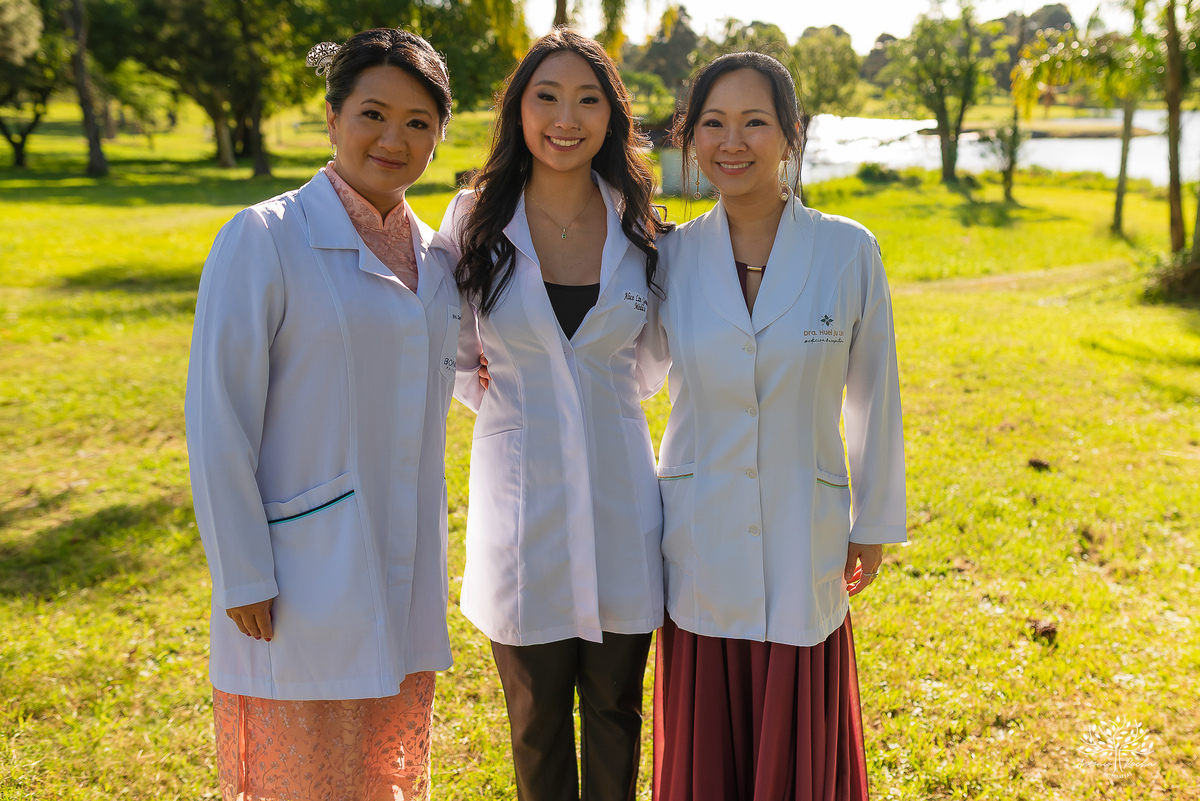 formatura em medicina-ensaio pré-formatura-prova de toga-fotografia de formatura-fotógrafo em Pelotas-fotografia emocional-memórias afetivas-conquista acadêmica-médica formada-sessão fotográfica-fotografia profissional - Guadalajara - Clube Campestre