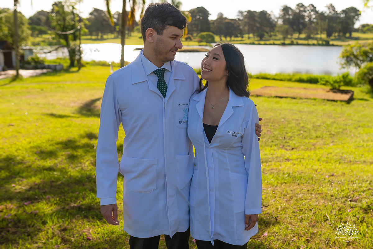 formatura em medicina-ensaio pré-formatura-prova de toga-fotografia de formatura-fotógrafo em Pelotas-fotografia emocional-memórias afetivas-conquista acadêmica-médica formada-sessão fotográfica-fotografia profissional - Guadalajara - Clube Campestre