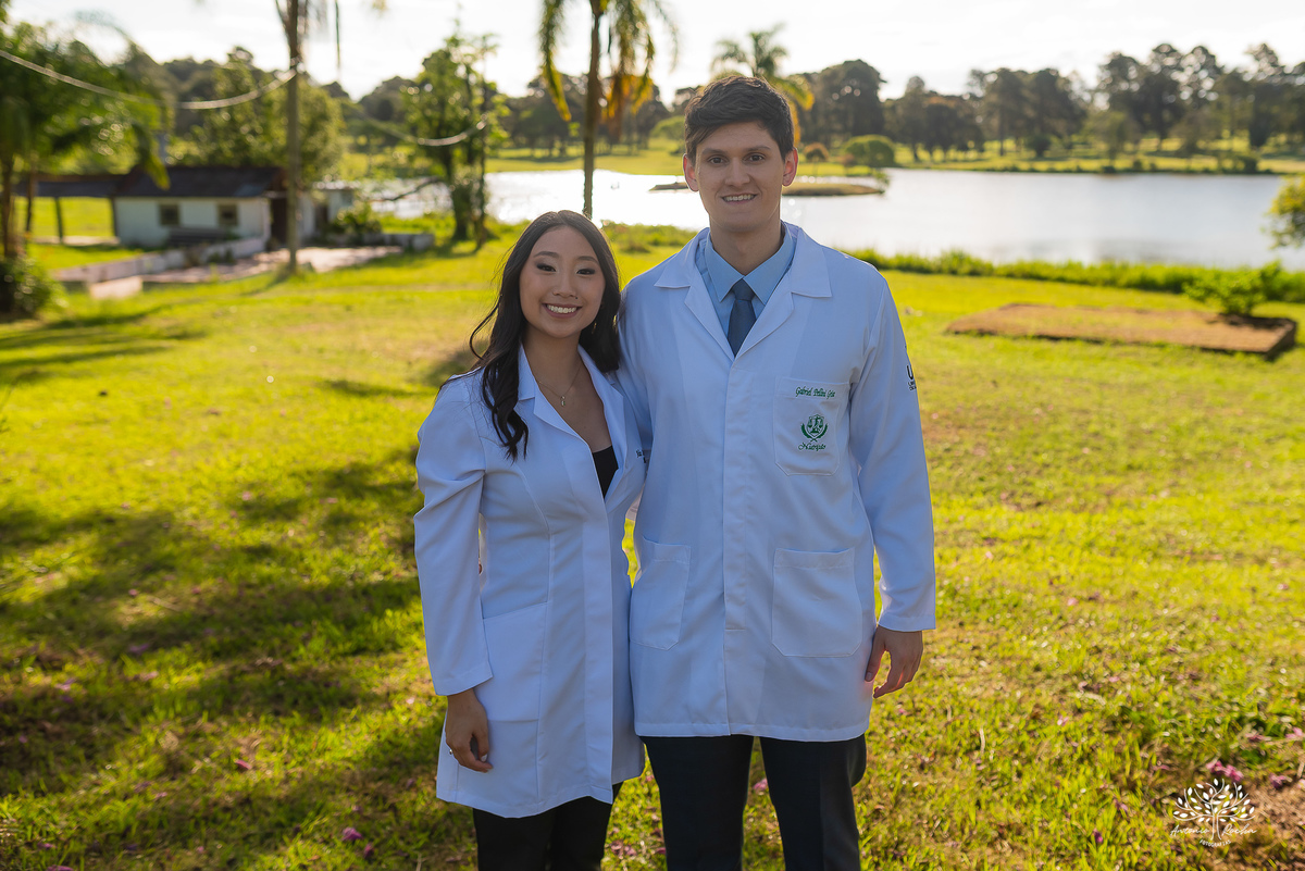 formatura em medicina-ensaio pré-formatura-prova de toga-fotografia de formatura-fotógrafo em Pelotas-fotografia emocional-memórias afetivas-conquista acadêmica-médica formada-sessão fotográfica-fotografia profissional - Guadalajara - Clube Campestre