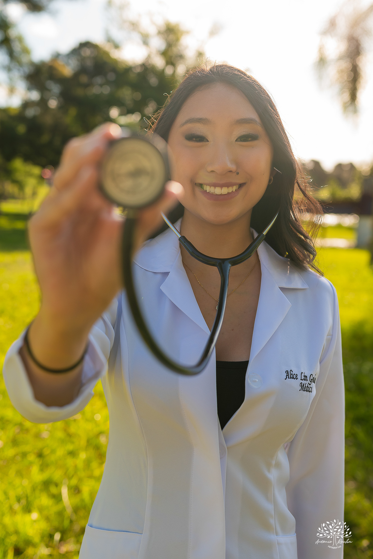 formatura em medicina-ensaio pré-formatura-prova de toga-fotografia de formatura-fotógrafo em Pelotas-fotografia emocional-memórias afetivas-conquista acadêmica-médica formada-sessão fotográfica-fotografia profissional - Guadalajara - Clube Campestre