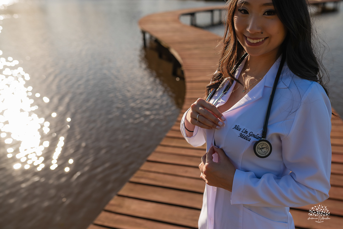 formatura em medicina-ensaio pré-formatura-prova de toga-fotografia de formatura-fotógrafo em Pelotas-fotografia emocional-memórias afetivas-conquista acadêmica-médica formada-sessão fotográfica-fotografia profissional - Guadalajara - Clube Campestre