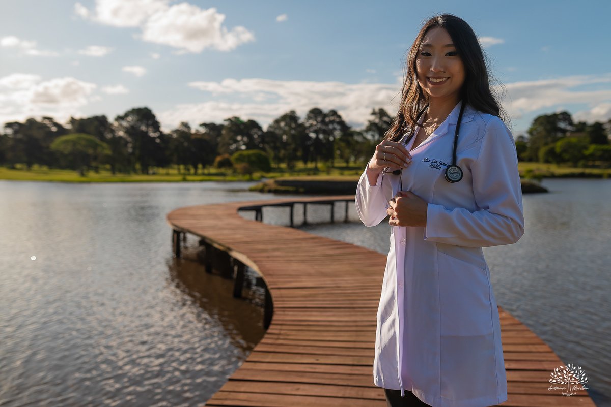 formatura em medicina-ensaio pré-formatura-prova de toga-fotografia de formatura-fotógrafo em Pelotas-fotografia emocional-memórias afetivas-conquista acadêmica-médica formada-sessão fotográfica-fotografia profissional - Guadalajara - Clube Campestre