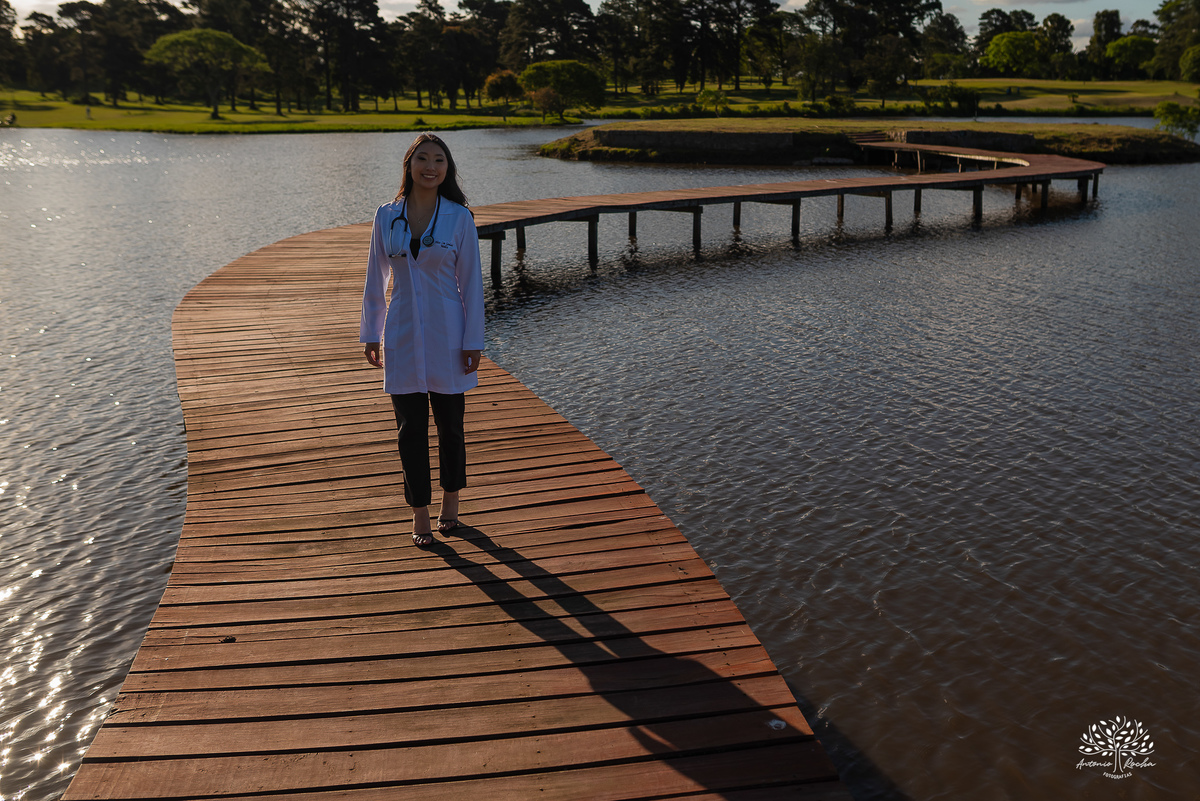 formatura em medicina-ensaio pré-formatura-prova de toga-fotografia de formatura-fotógrafo em Pelotas-fotografia emocional-memórias afetivas-conquista acadêmica-médica formada-sessão fotográfica-fotografia profissional - Guadalajara - Clube Campestre