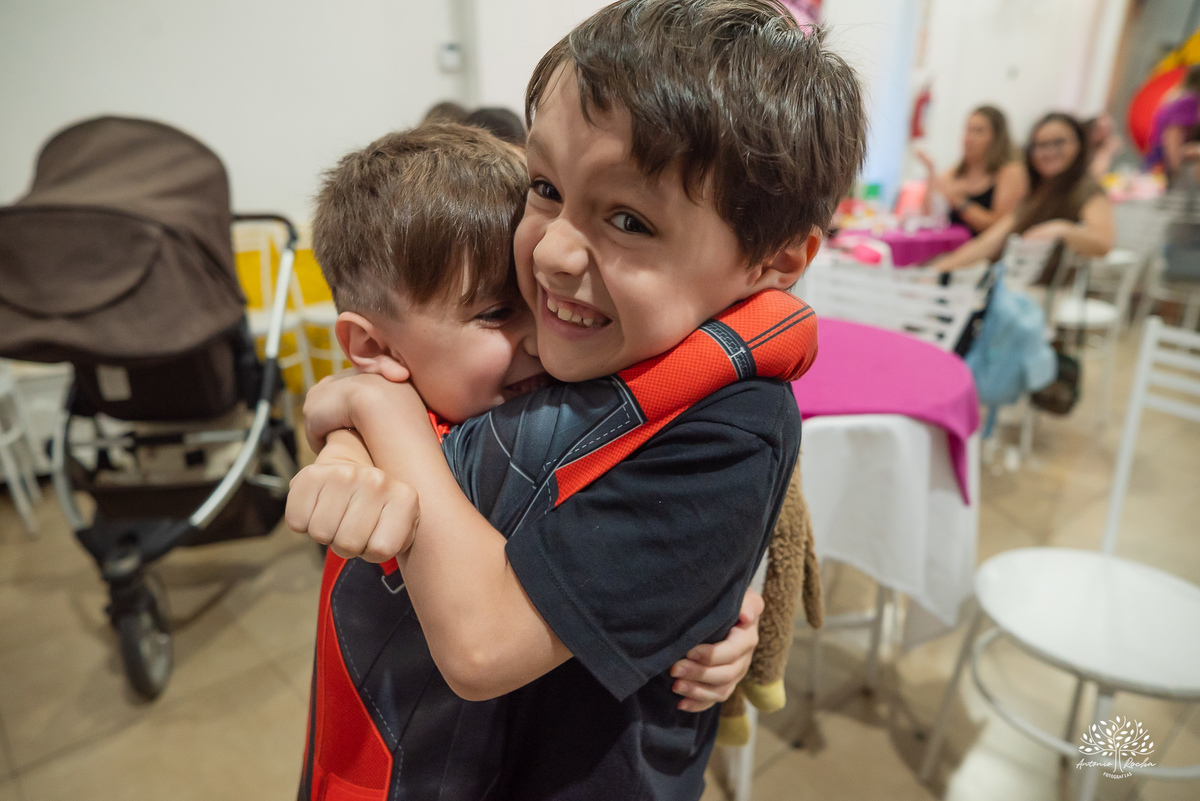 fotografia infantil - aniversário em dobro - festa de irmãos - fotógrafo infantil - registro de memórias - fotografia de família - festa temática - Deadpool e princesa - infância feliz - Antonio Rocha Fotografias – Pelotas – Loly Pop - Meu herói - labamba