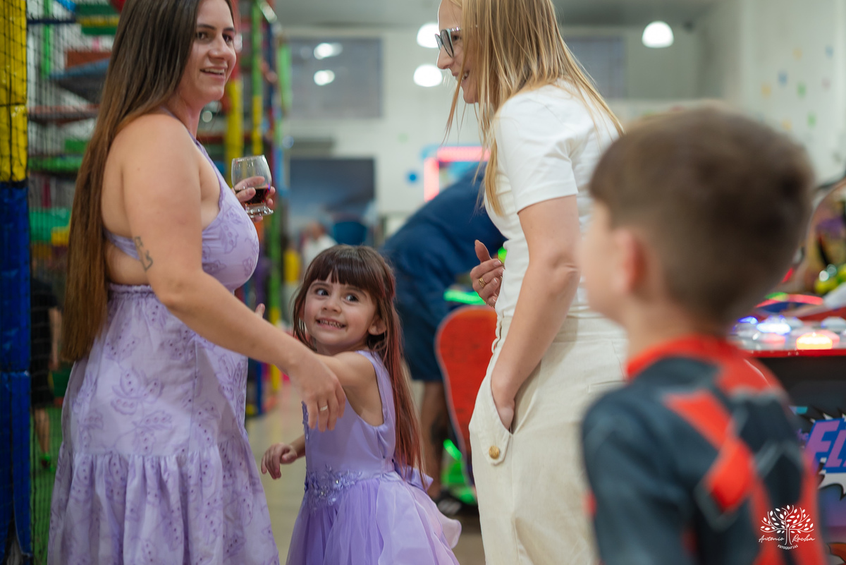 fotografia infantil - aniversário em dobro - festa de irmãos - fotógrafo infantil - registro de memórias - fotografia de família - festa temática - Deadpool e princesa - infância feliz - Antonio Rocha Fotografias – Pelotas – Loly Pop - Meu herói - labamba