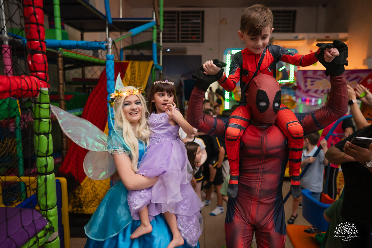 fotografia infantil - aniversário em dobro - festa de irmãos - fotógrafo infantil - registro de memórias - fotografia de família - festa temática - Deadpool e princesa - infância feliz - Antonio Rocha Fotografias – Pelotas – Loly Pop - Meu herói - labamba