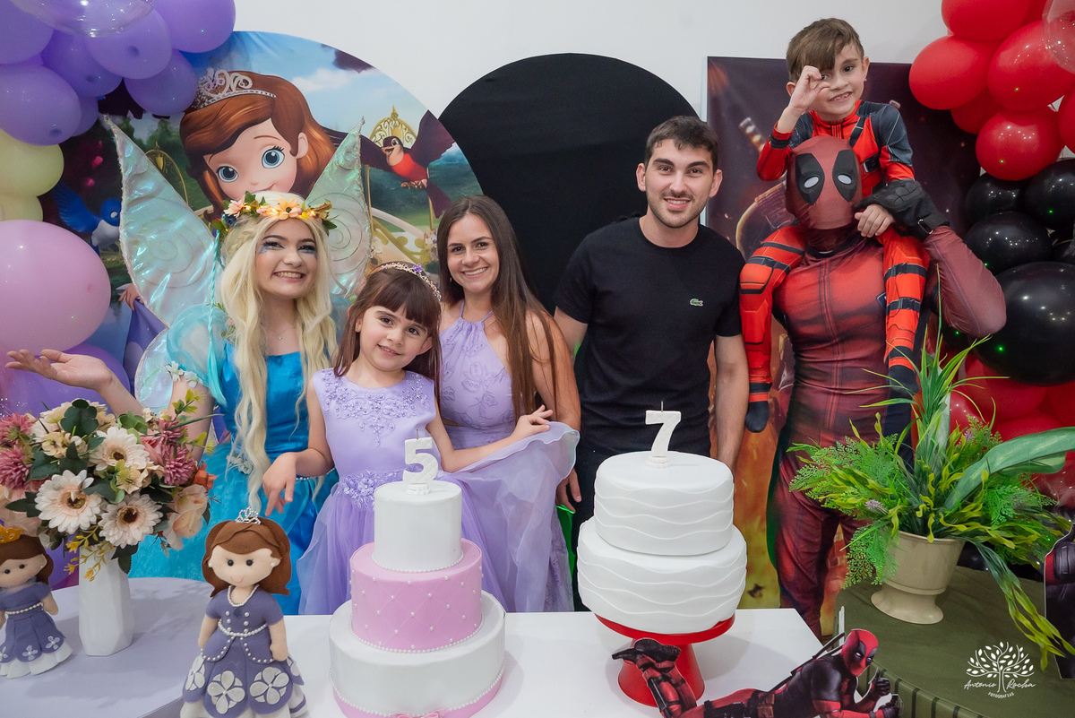 fotografia infantil - aniversário em dobro - festa de irmãos - fotógrafo infantil - registro de memórias - fotografia de família - festa temática - Deadpool e princesa - infância feliz - Antonio Rocha Fotografias – Pelotas – Loly Pop - Meu herói - labamba