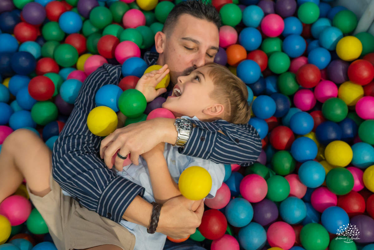 fotografia-infantil - festa-infantil - fotógrafo - aniversário-6-anos - Matteo - família - carinho - memória - registro-afetivo - infância - alegria - emoção - Roxito - chuva-de-neve - Pelotas - Antonio-Rocha-Fotografias - storytelling-visual - Cliff kids
