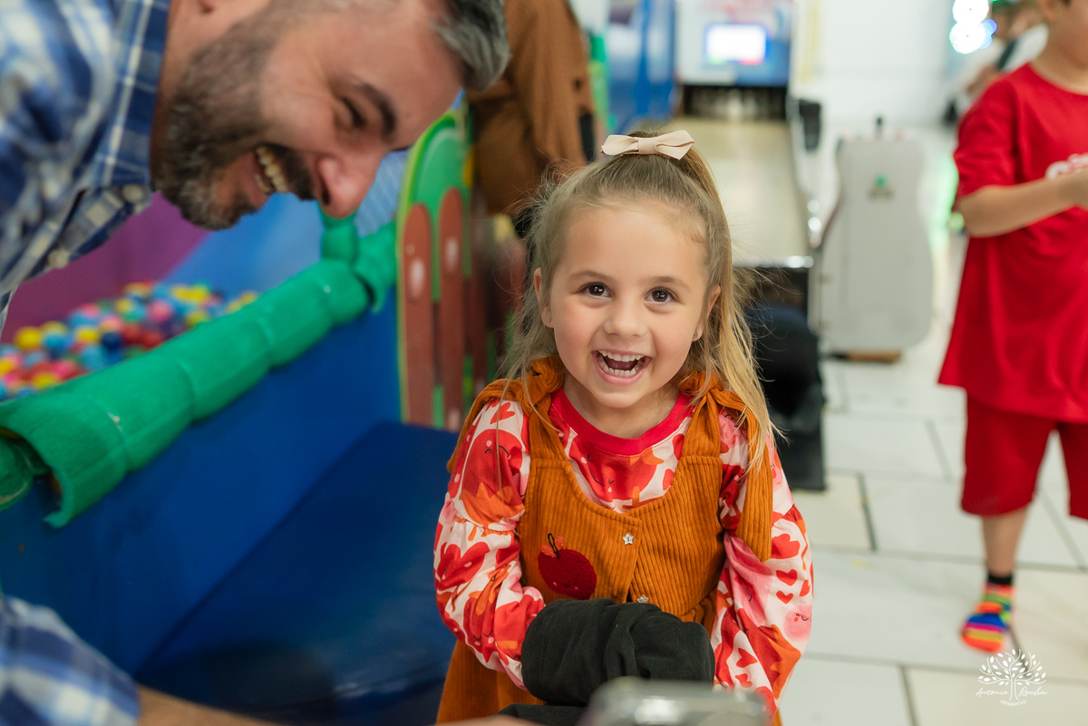 fotografia-infantil - festa-infantil - fotógrafo - aniversário-6-anos - Matteo - família - carinho - memória - registro-afetivo - infância - alegria - emoção - Roxito - chuva-de-neve - Pelotas - Antonio-Rocha-Fotografias - storytelling-visual - Cliff kids