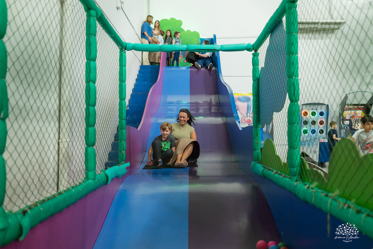 fotografia-infantil - festa-infantil - fotógrafo - aniversário-6-anos - Matteo - família - carinho - memória - registro-afetivo - infância - alegria - emoção - Roxito - chuva-de-neve - Pelotas - Antonio-Rocha-Fotografias - storytelling-visual - Cliff kids