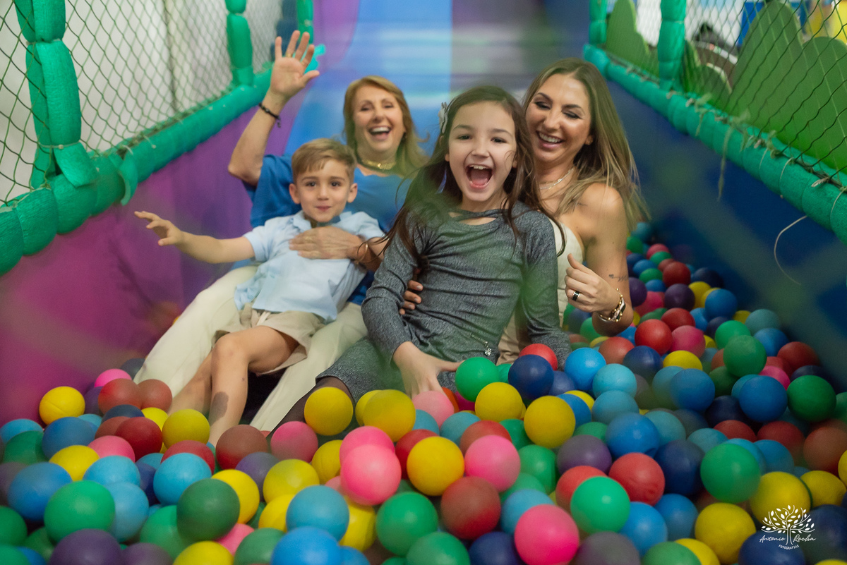 fotografia-infantil - festa-infantil - fotógrafo - aniversário-6-anos - Matteo - família - carinho - memória - registro-afetivo - infância - alegria - emoção - Roxito - chuva-de-neve - Pelotas - Antonio-Rocha-Fotografias - storytelling-visual - Cliff kids