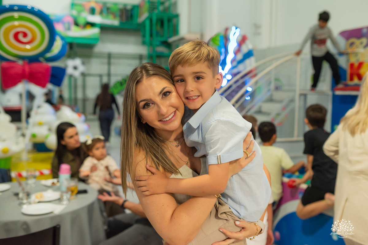 fotografia-infantil - festa-infantil - fotógrafo - aniversário-6-anos - Matteo - família - carinho - memória - registro-afetivo - infância - alegria - emoção - Roxito - chuva-de-neve - Pelotas - Antonio-Rocha-Fotografias - storytelling-visual - Cliff kids