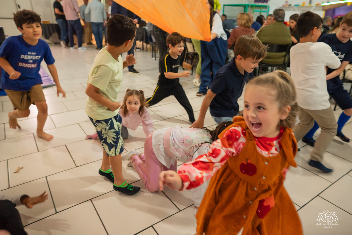 fotografia-infantil - festa-infantil - fotógrafo - aniversário-6-anos - Matteo - família - carinho - memória - registro-afetivo - infância - alegria - emoção - Roxito - chuva-de-neve - Pelotas - Antonio-Rocha-Fotografias - storytelling-visual - Cliff kids