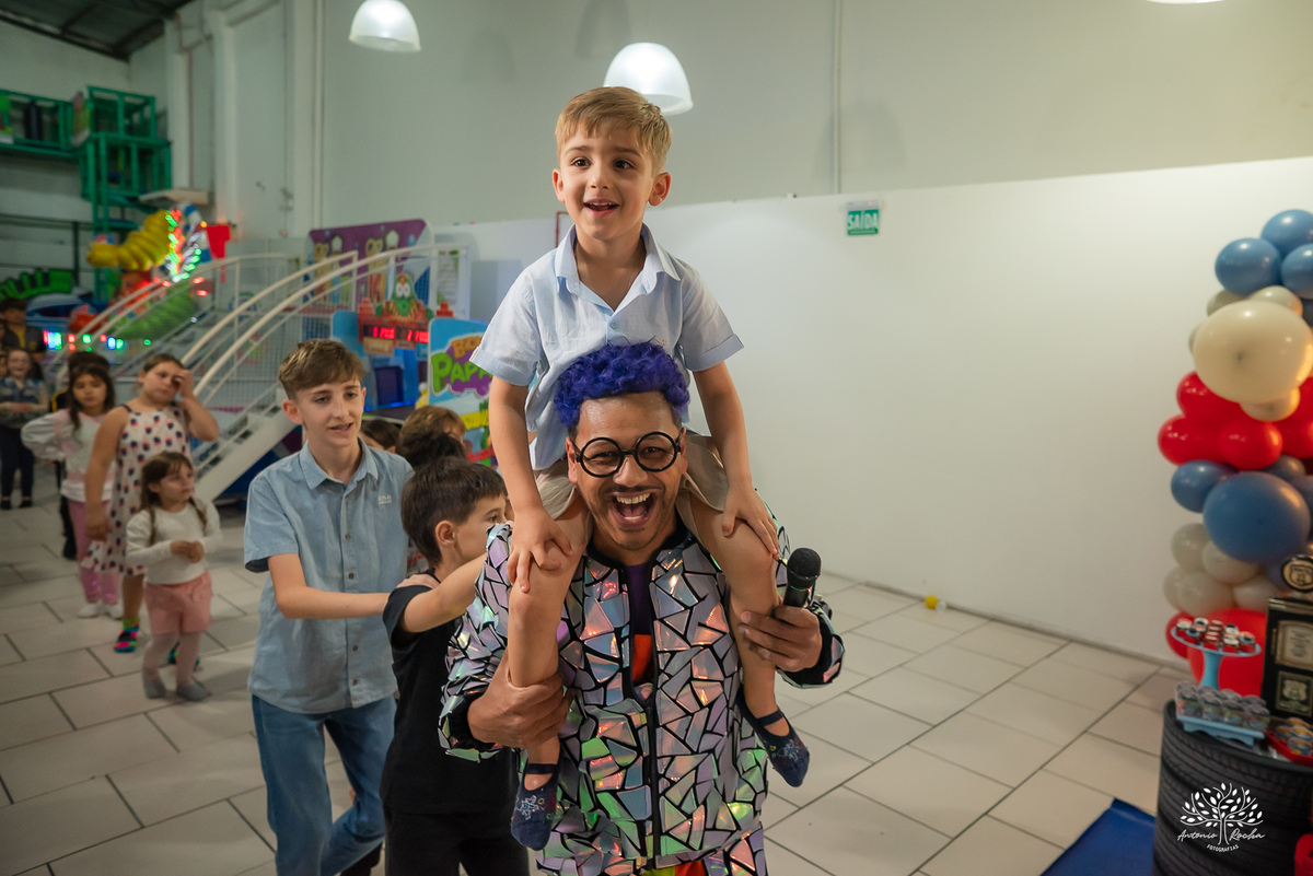 fotografia-infantil - festa-infantil - fotógrafo - aniversário-6-anos - Matteo - família - carinho - memória - registro-afetivo - infância - alegria - emoção - Roxito - chuva-de-neve - Pelotas - Antonio-Rocha-Fotografias - storytelling-visual - Cliff kids