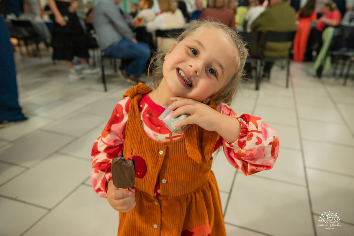fotografia-infantil - festa-infantil - fotógrafo - aniversário-6-anos - Matteo - família - carinho - memória - registro-afetivo - infância - alegria - emoção - Roxito - chuva-de-neve - Pelotas - Antonio-Rocha-Fotografias - storytelling-visual - Cliff kids