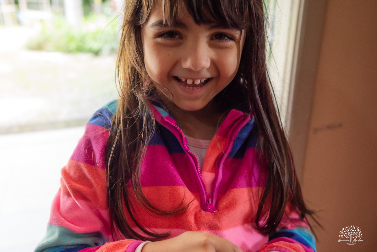 fotografia festa infantil - aniversario no sitio - aniversario ao ar livre - fotografo infantil - festa em familia - fotografia espontanea – sininho - fotografo de festas – antonio rocha fotografias – pelotas – bolo de chocolate - cachorro quente - tobogã