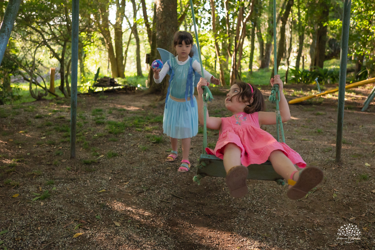 fotografia festa infantil - aniversario no sitio - aniversario ao ar livre - fotografo infantil - festa em familia - fotografia espontanea – sininho - fotografo de festas – antonio rocha fotografias – pelotas – bolo de chocolate - cachorro quente - tobogã