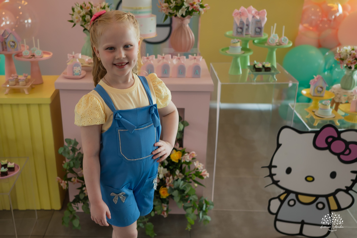 festa infantil - aniversário criança - fotografia infantil - hello kitty - animador roxito-chuva de neve- fotógrafo de festas – Salão Veredas – barraquinhas de kreps – diver kids – buffet de barraquinhas – Pelotas - música ao vivo - doces personalizados