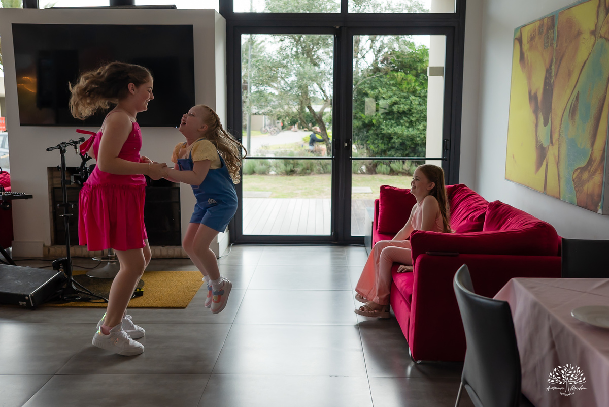 festa infantil - aniversário criança - fotografia infantil - hello kitty - animador roxito-chuva de neve- fotógrafo de festas – Salão Veredas – barraquinhas de kreps – diver kids – buffet de barraquinhas – Pelotas - música ao vivo - doces personalizados