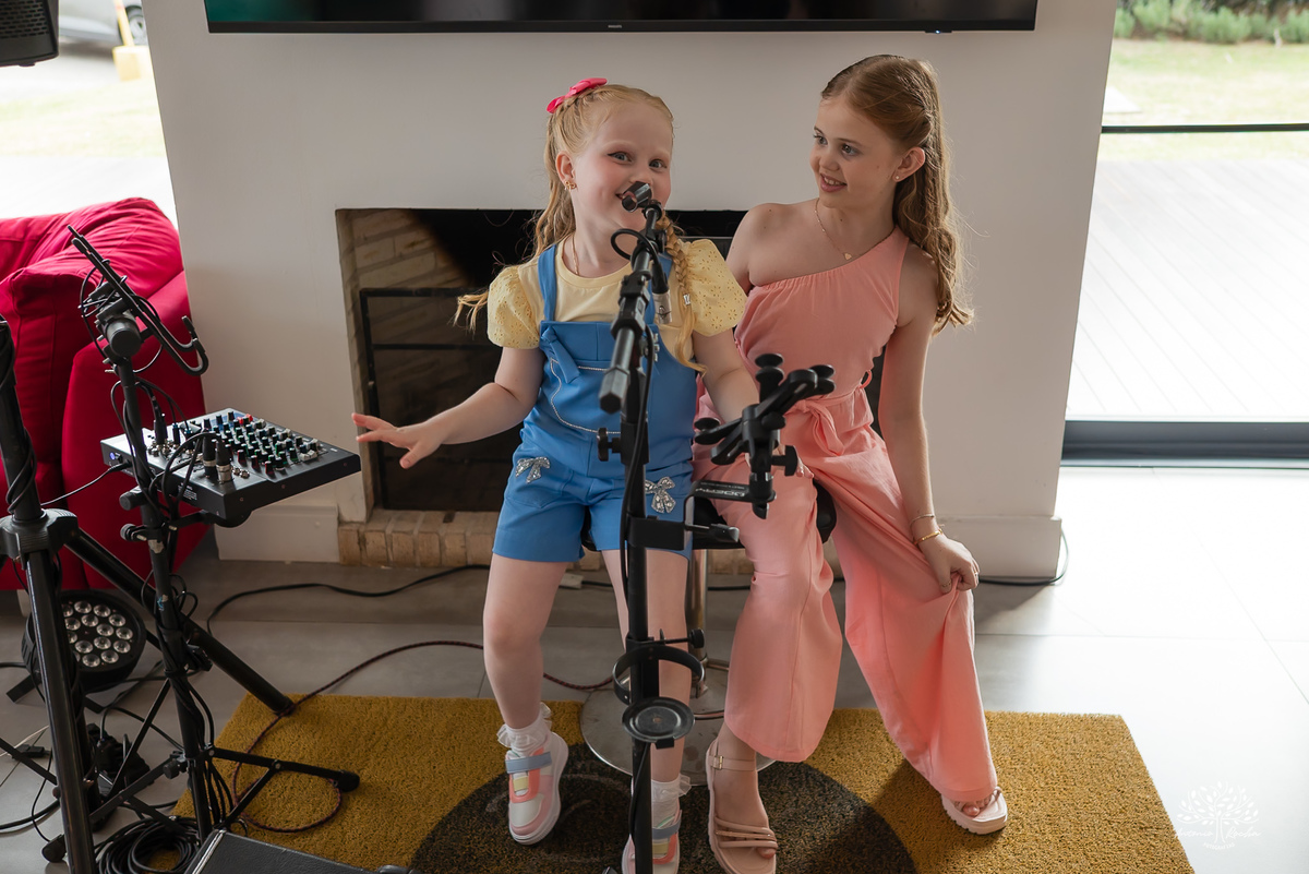 festa infantil - aniversário criança - fotografia infantil - hello kitty - animador roxito-chuva de neve- fotógrafo de festas – Salão Veredas – barraquinhas de kreps – diver kids – buffet de barraquinhas – Pelotas - música ao vivo - doces personalizados