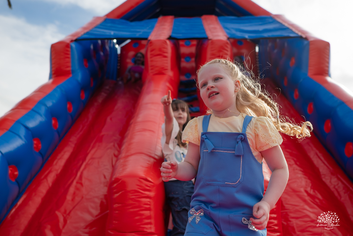 festa infantil - aniversário criança - fotografia infantil - hello kitty - animador roxito-chuva de neve- fotógrafo de festas – Salão Veredas – barraquinhas de kreps – diver kids – buffet de barraquinhas – Pelotas - música ao vivo - doces personalizados