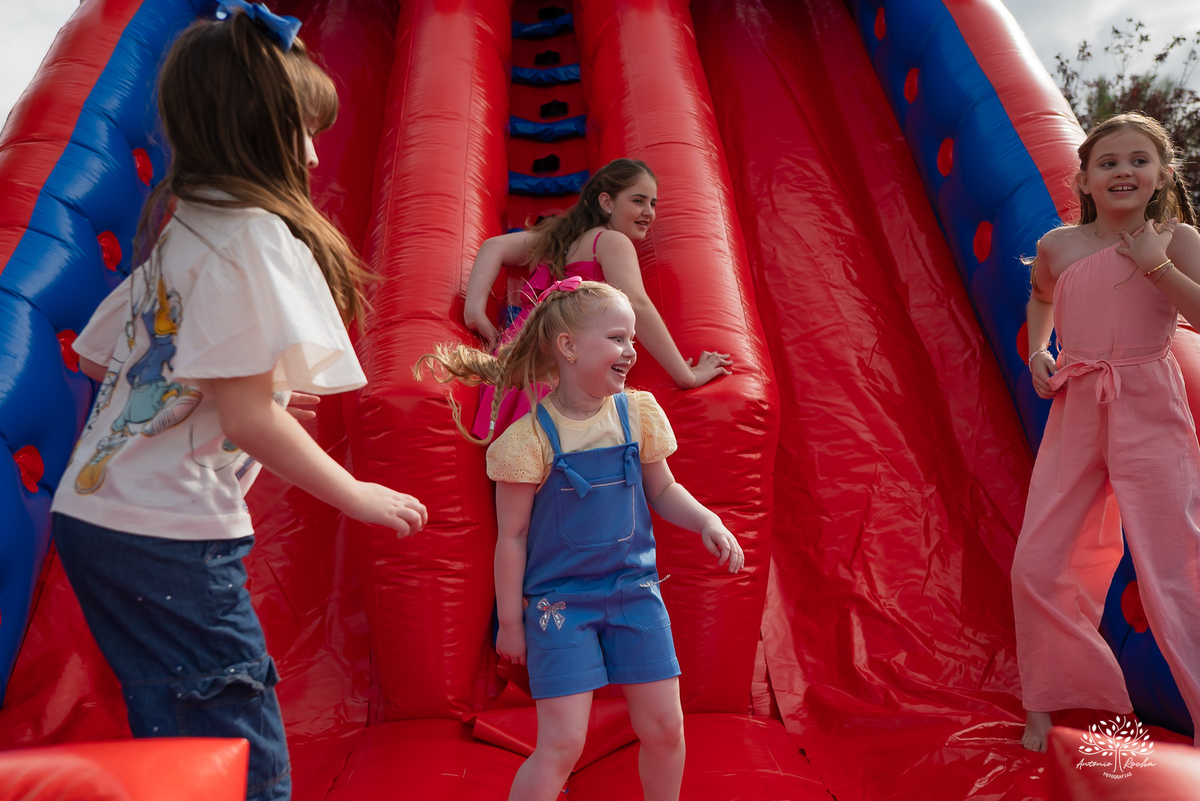 festa infantil - aniversário criança - fotografia infantil - hello kitty - animador roxito-chuva de neve- fotógrafo de festas – Salão Veredas – barraquinhas de kreps – diver kids – buffet de barraquinhas – Pelotas - música ao vivo - doces personalizados