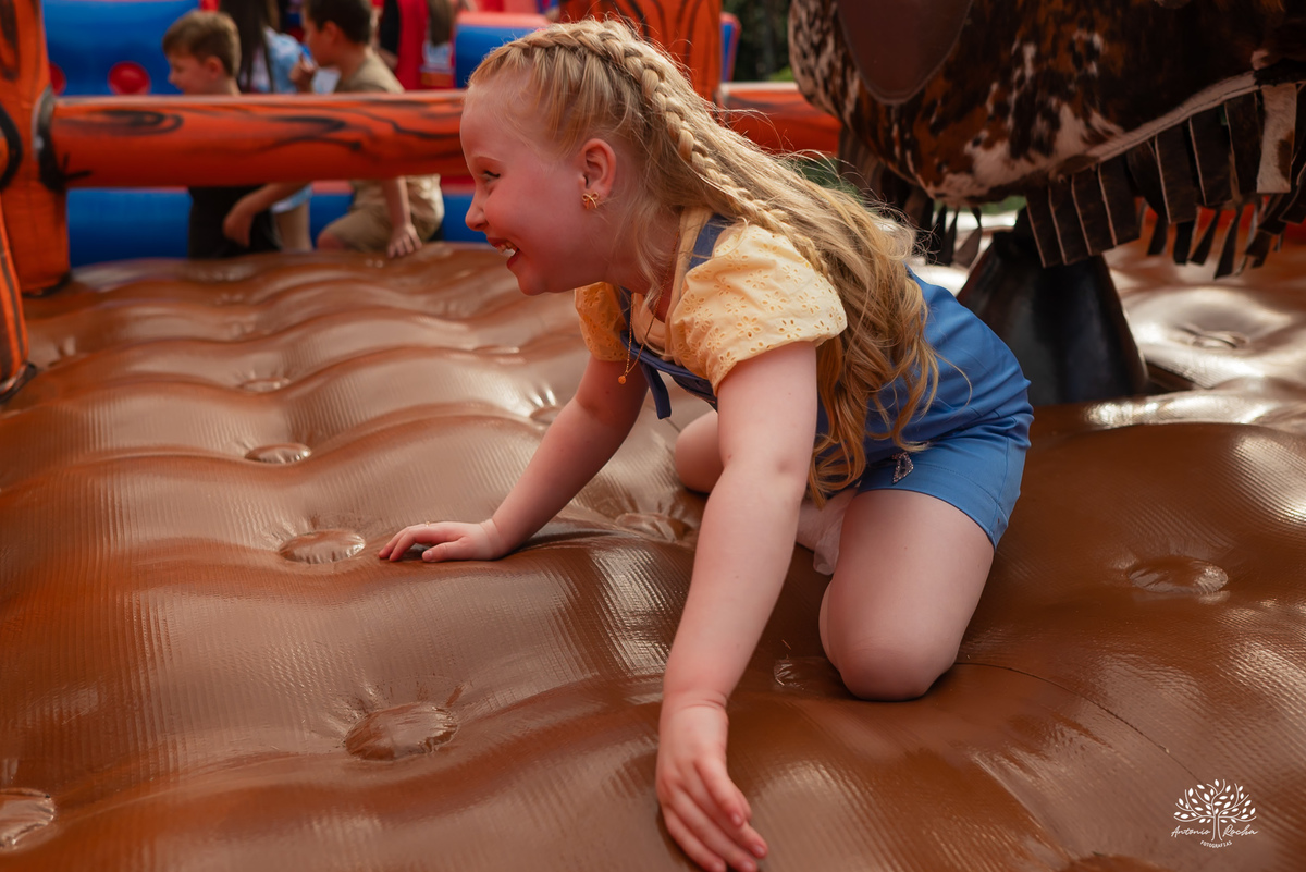 festa infantil - aniversário criança - fotografia infantil - hello kitty - animador roxito-chuva de neve- fotógrafo de festas – Salão Veredas – barraquinhas de kreps – diver kids – buffet de barraquinhas – Pelotas - música ao vivo - doces personalizados
