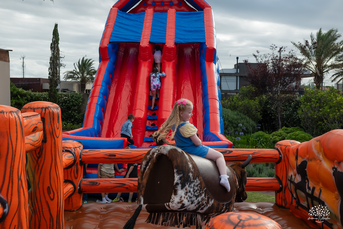 festa infantil - aniversário criança - fotografia infantil - hello kitty - animador roxito-chuva de neve- fotógrafo de festas – Salão Veredas – barraquinhas de kreps – diver kids – buffet de barraquinhas – Pelotas - música ao vivo - doces personalizados