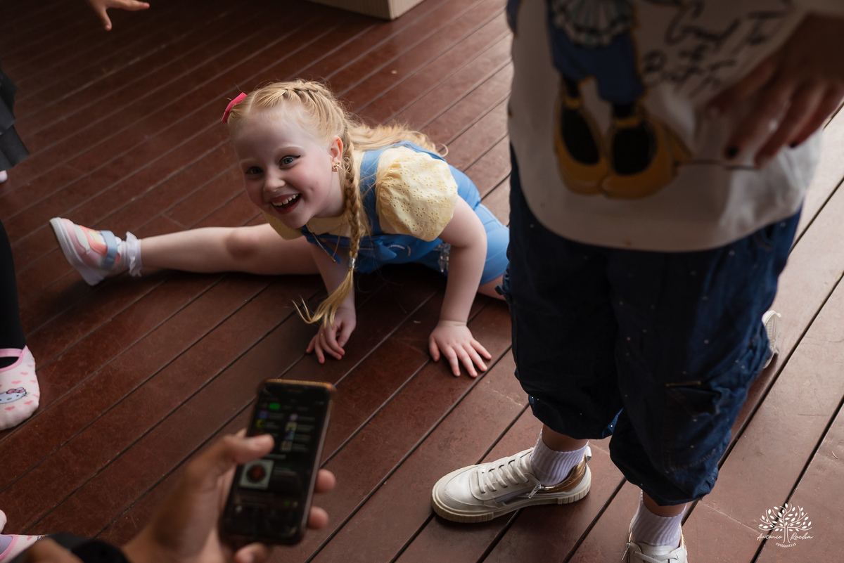 festa infantil - aniversário criança - fotografia infantil - hello kitty - animador roxito-chuva de neve- fotógrafo de festas – Salão Veredas – barraquinhas de kreps – diver kids – buffet de barraquinhas – Pelotas - música ao vivo - doces personalizados